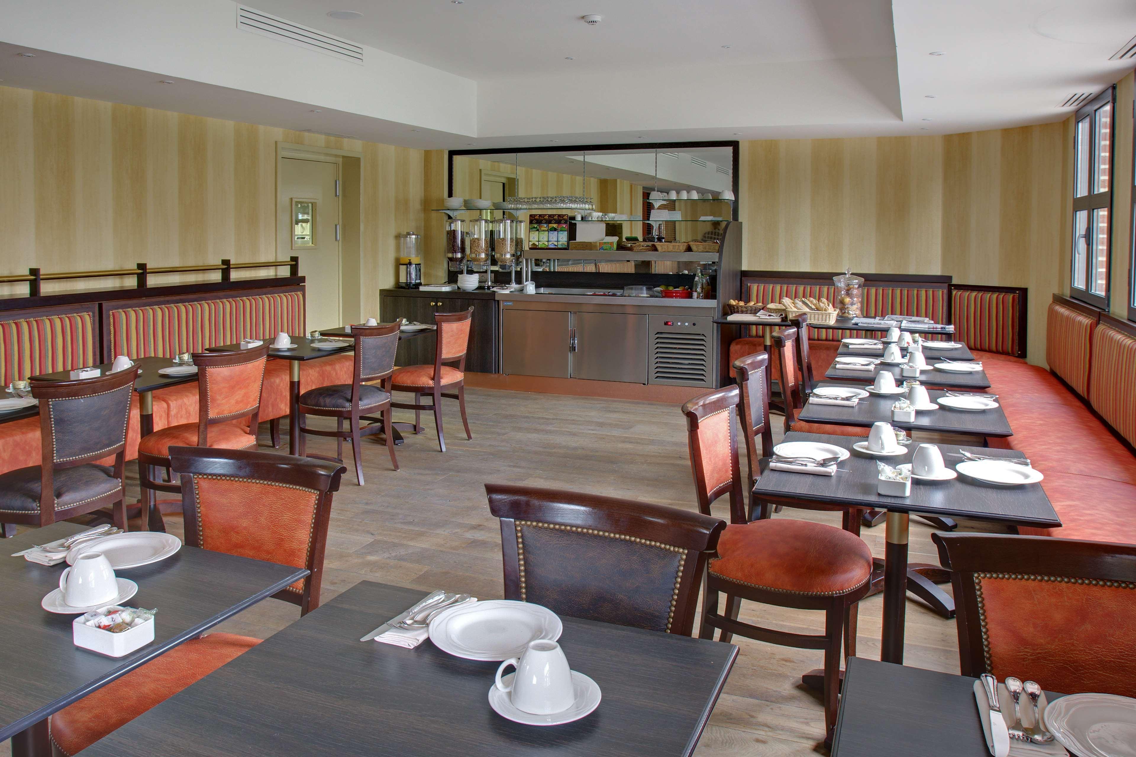 โรงแรมเบสต์ เวสเทิร์น ลา เมอแตรี Gosnay ร้านอาหาร รูปภาพ
